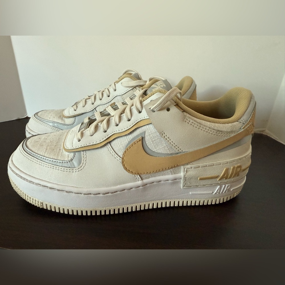 Nike Women's Sneakers in Cream and Tan